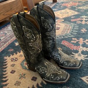 Brand new never worn Circle G cowboy boots